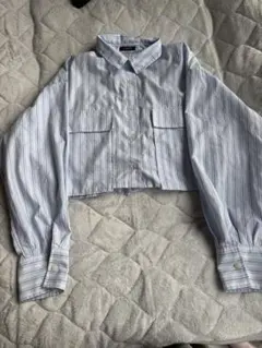 SUREVE クロップドシャツ 青と白のストライプ