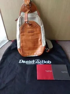 【みつ様】【美品】Daniel & Bob レザーショルダーバッグ レッド Daniel & Bob（ダニエル アンド ボブ） ショルダーバッグ ダイニエル