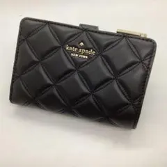 kate spade ブラック 二つ折り財布　キルティング加工