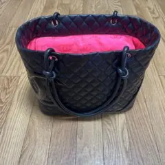 シャネル ハンドバッグ 黒 ピンク内装