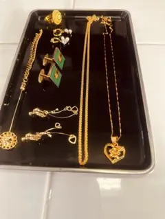 遺品整理品と自分が頂いた物などになります。