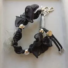 ストラップ　ハンドストラップ　スマホストラップ　リボン　黒　グレー　シルバー