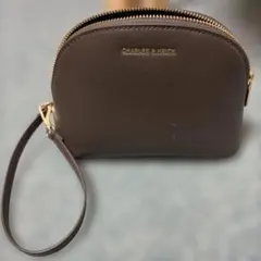 CHARLES&KEITH ストラップ付きポーチ