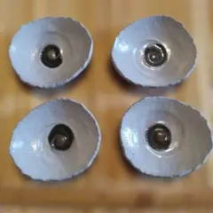 グレーの陶器製浅皿4個セット