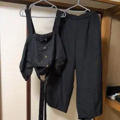 黒いサロペット・オーバーオール