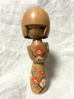 梅花柄着物のこけし　おかっぱ　レトロモダン