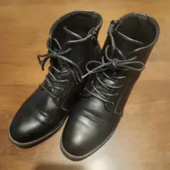 ブラックレースアップブーティ