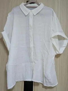 ホワイト 半袖 ボタン付きシャツ