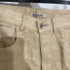 AURALEE カジュアルパンツ ベージュ　リネンのサムネイル