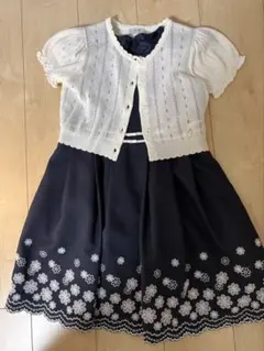 エニィファム♡白い花柄刺繍のネイビーワンピ&ホワイトカーディガン