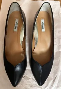 ベネビス　黒　ヒール　パンプス
