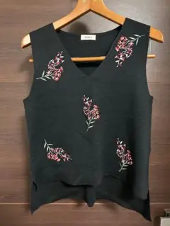花柄刺繍タンクのサムネイル