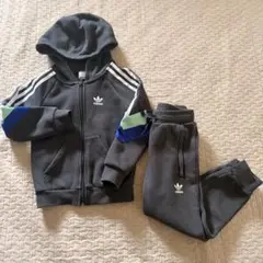 adidas グレー フード付きパーカーセットアップ
