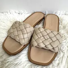 【美品】MAURO de BARI　レザー　編み込み　 サンダル　ベージュのサムネイル