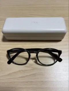 可視光調光グレー 度なしサングラス