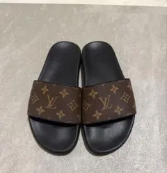 Louis Vuitton 標誌滑動涼鞋