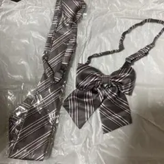 グレーとピンクのストライプ ネクタイとリボンセット