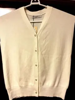 アイボリー ノースリーブカーディガン パールボタン
