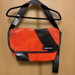 FREITAG メッセンジャーバッグ 赤黒のサムネイル