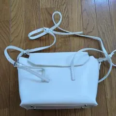 YAHKI ホワイト ショルダーバッグ