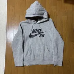 NIKE SB グレー フード付きパーカー Mサイズ