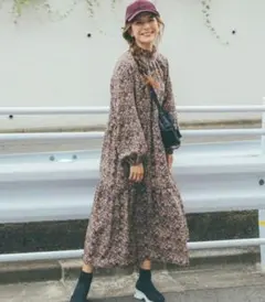 花柄ロングワンピース（ブラウン系）
