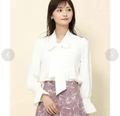 ミッシュマッシュ　ボウタイ長袖シャーリングブラウス