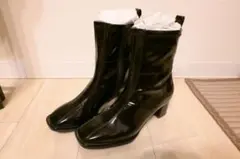 エナメル　ショートブーツ