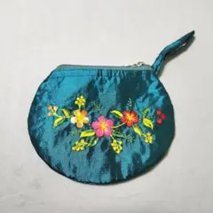 花柄刺繍　ポーチ　小物入れ
