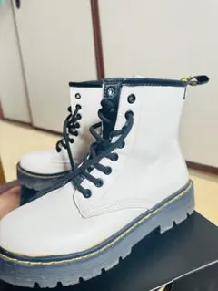 ホワイトレースアップブーツ