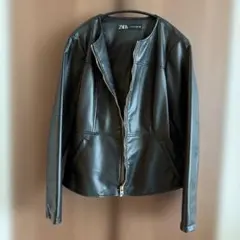 【ZARA】ノーカラーライダース/フェイクレザージャケット（XL）黒【極美品】