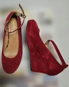 赤い　スエード　ウェッジヒール　パンプス