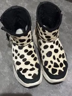 UGG ダルメシアン柄ショートブーツ ホワイト/ブラック