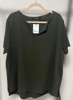Angoulême オリーブグリーン Vネック 半袖Tシャツのサムネイル