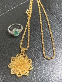 ゴールド花モチーフネックレス　ジルコニアリング　純金鍍金24kgp