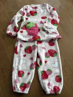 専用▼キッズ　いちご柄パジャマ 110