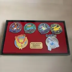 海外限定品〉ポケモン30周年 ロンドン自然史博物館コラボ ピンバッジ