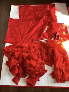 紅絹のはぎれおまとめ　袖2枚他　紅花染め