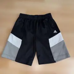 adidas ハーフパンツ ブラック ホワイト グレー