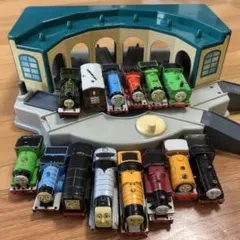 トーマス　トミカ　車庫　14台セット　バラ売り対応可能のサムネイル