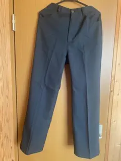 GU センタープレスストレートパンツ