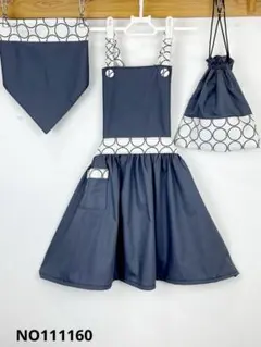 タンバリン柄がポイントのハンドメイド子供エプロンと三角巾、巾着の3点セット