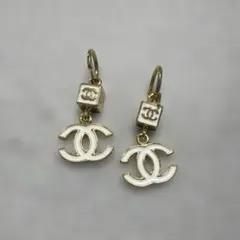 新品　未使用　CCロゴピアス 両耳 海外ノベルティ