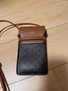 美品】CELINE スマホショルダーバッグ　フォンポーチ　トリオンフ　フラップ