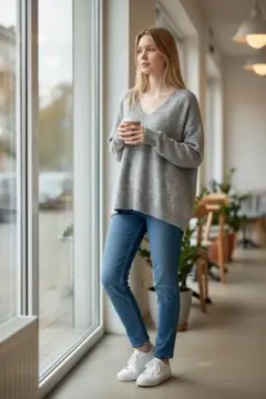 ゆったり可愛い　グレー Vネック ニットセーター 最終価格！！