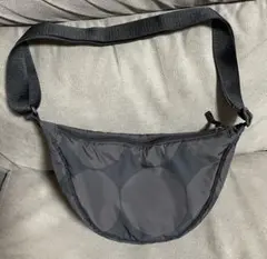 美品 ユニクロ×マリメッコ　ラウンドミニショルダーバッグ ブラック×グレー