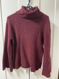 バーガンディ タートルネック ニット