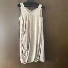 ベージュ ドレープパーティードレス