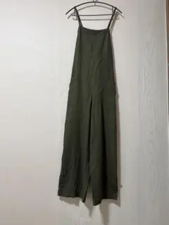 新品★ オリーブ色　サロペット　Mサイズ　　大きめポケット　ゆったりシルエット