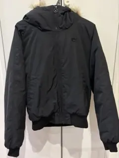 adidas ブラック ダウンジャケット フード付き